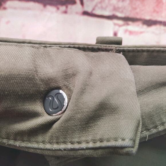 Lululemon Shorts Mens Green Mid Rise Slim Stretch Athletic Fit Performance - Picture 6 of 10